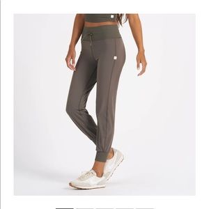 Vuori Daily Joggers